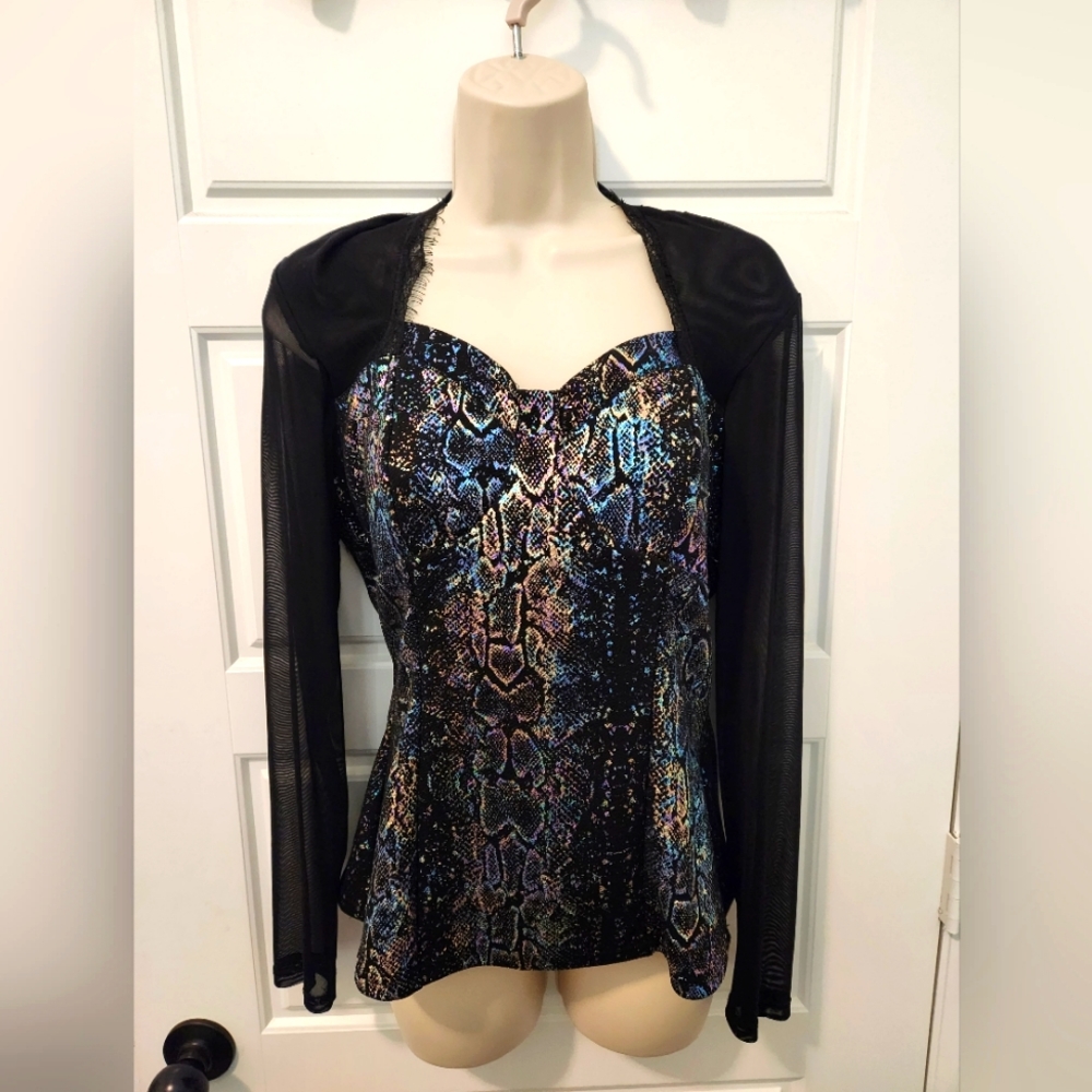 VENUS size M shimmer top